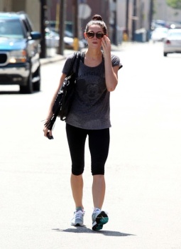 Ashley Greene - Imagenes/Videos de Paparazzi / Estudio/ Eventos etc. - Página 22 AazcPTCz