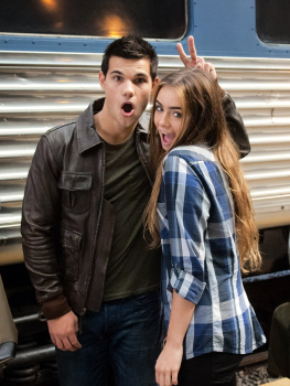 Nuevo Still HQ de Taylor & Lili en Abduction! Aaznwk8S