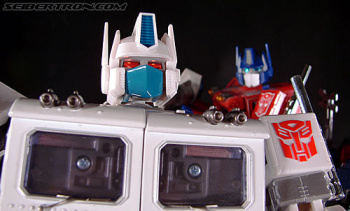 [Masterpiece Takara Tomy] MP-2 ULTRA MAGNUS - Sortie 2004 Abcu8zFw