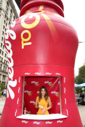 Maria Menounos  AbhnilGO