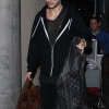 Novas fotos em HQ: Bill & Tom no aeroporto LAX - Los Angeles (25.04.13)  AbjMa6Gr