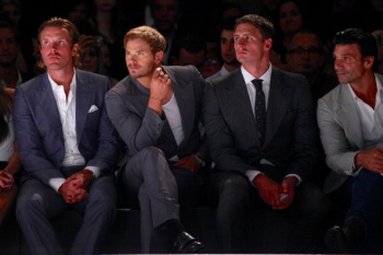 Kellan Lutz en el evento Joseph Abboud Spring 2013 – Mercedes-Benz Fashion Week [05 Sept] AblJyTB1