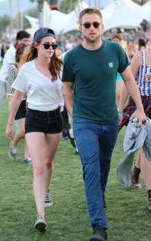 Robsten - Imagenes/Videos de Paparazzi / Estudio/ Eventos etc. - Página 11 Abwd8TTQ