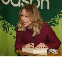 Kimberley Walsh > libro "A Whole Lot Of History" - Página 3 AbzOo0He