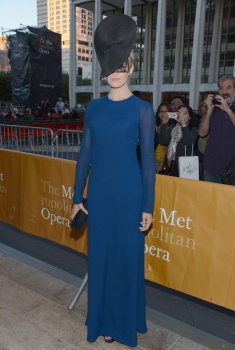 [FOTOS HQ/MQ] Maggie Grace en el evento "The Metropolitan Opera" en NY Sept 24 AccRTLqm