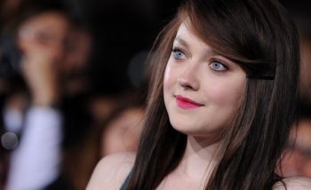 Dakota Fanning tiene nuevo proyecto: "The Last Of Robin Hood" Acd31I6w