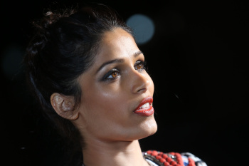 Freida Pinto Acixxzxm