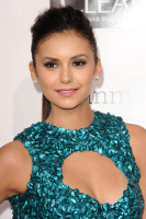 Nina Dobrev AcjWb76u