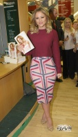 Kimberley Walsh > libro "A Whole Lot Of History" - Página 3 AckCqd52