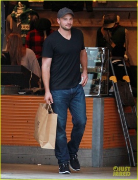 Fotos Tom Welling candids - paparazzi AckKT8uc