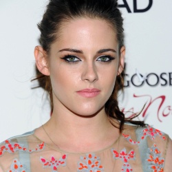 Kristen Stewart - Imagenes/Videos de Paparazzi / Estudio/ Eventos etc. - Página 31 AcnEG9h6