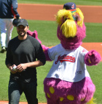 Tom Welling throwing the first pitch at the Cleveland Indians game AcyCxMvG