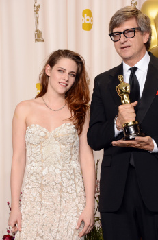 Kristen Stewart - Imagenes/Videos de Paparazzi / Estudio/ Eventos etc. - Página 31 AddjGc2D