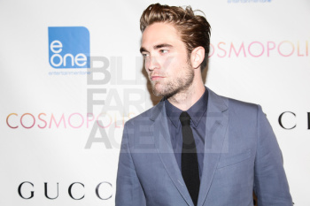 2 Setiembre - Nuevas fotos de Robert Pattinson en premiere de Cosmopolis en NY, el 13 Agosto!!! (Con marcas)  AdggbZQD