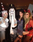 [Vie privée] 31.10.2012 Los Angeles - Treats! Magazine "Trick or Treats! Halloween Party" AdhasYYt