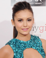 Nina Dobrev AdmWC5bx