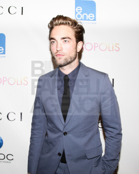 2 Setiembre - Nuevas fotos de Robert Pattinson en premiere de Cosmopolis en NY, el 13 Agosto!!! (Con marcas)  AdnDBeoD