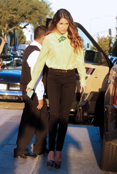 Fotos HQ sin marcas: Nikki Reed llegando a una fiesta privada en West Hollywood- 20 Sept AdqppC1L