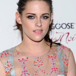 Kristen Stewart - Imagenes/Videos de Paparazzi / Estudio/ Eventos etc. - Página 31 AdvNZFGw