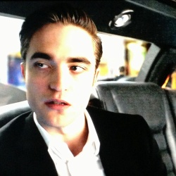   Imagenes/Videos en el Set de "Cosmopolis" - Página 2 AdxSwDKF