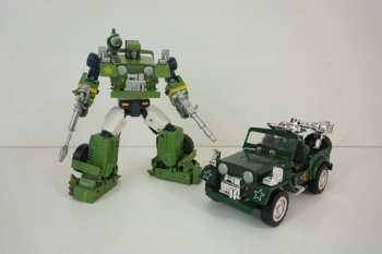 [Masterpiece Tiers] MAKETOYS MTRM-02Y GUNDOG aka HOUND - Sortie Octobre 2015 Knte9U7S