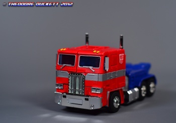 [Masterpiece Hasbro] MASTERPIECE OPTIMUS PRIME - Sortie Aout 2012 NhVC90Ca