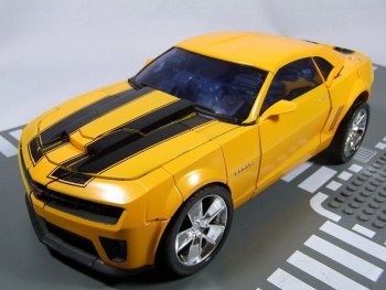 [Masterpiece Takara Tomy] MPM-2 BUMBLEBEE - Sortie Décembre 2010 QiqFsShx