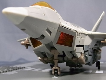 [Masterpiece Takara Tomy] MPM-1 STARSCREAM - Sortie Octobre 2010 SSHV2jIr