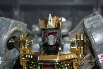 [Masterpiece Hasbro] MASTERPIECE GRIMLOCK - Sortie 2010 TTlPObri