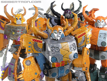 [Masterpiece Hasbro] 25TH ANNIVERSARY UNICRON with KRANIX - Sortie Septembre 2011 Va92ozII