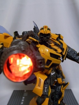 [Masterpiece Takara Tomy] MPM-2 BUMBLEBEE - Sortie Décembre 2010 WgkWp3nC