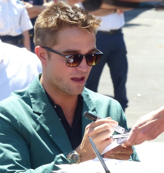 26 Mayo - Nuevas imágenes BTS del Photocall de The Rover y Maps to the Stars!!! WrESB9nt