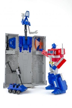  [Masterpiece Takara Tomy] MP-10 CONVOY (Optimus Prime) - Sortie Septembre 2011 ZAyziTnP