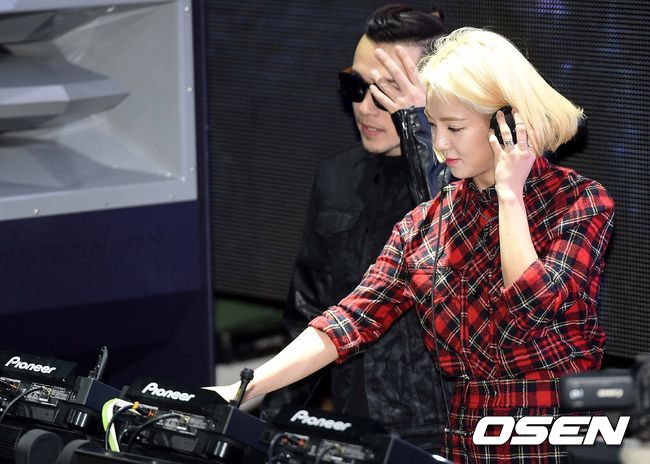 [PIC][17-09-2015]HyoYeon họp báo ra mắt chương trình "SBS MTV 매시업/MashUp" vào trưa nay 20150917133607398