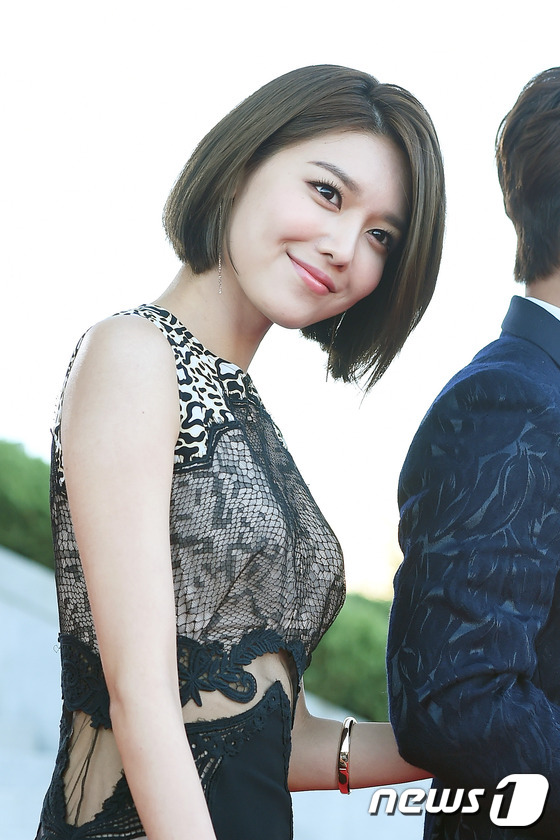 [PIC][09-10-2015]SooYoung đảm nhận vai trò MC cho "2015 Korea Drama Awards" + Nhận giải "Female Excellence Award" vào hôm nay 20151009172646062pawa