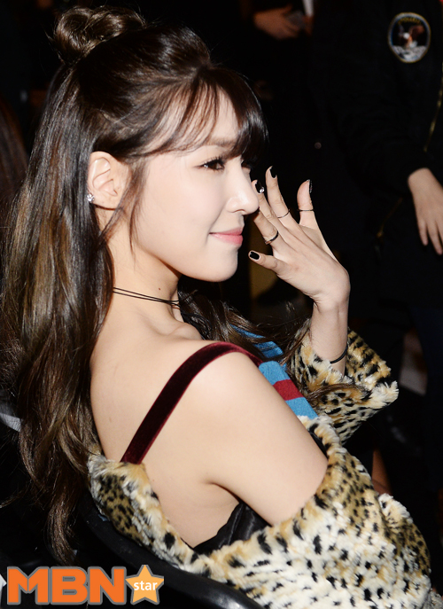 [PIC][24-03-2016]Tiffany tham dự Show diễn của thương hiệu "YCH" trong khuôn khổ "HERA SEOUL FASHION WEEK S/S 2016" vào sáng nay 20160324112758303jbbq