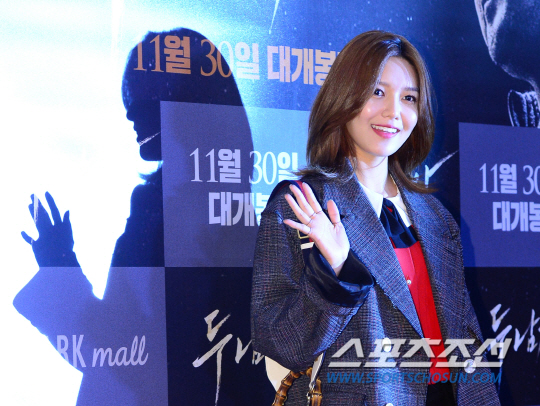 [PIC][22-11-2016]SooYoung và YoonA tham dự buổi công chiếu VIP của Movie "Derailed" vào tối nay 20161122201502178kxac