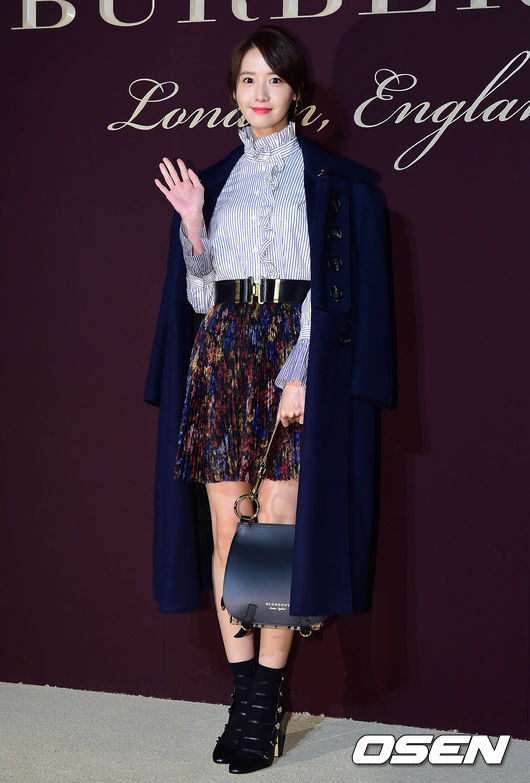 [PIC][29-11-2016]YoonA tham dự sự kiện "160th Anniversary BURBERRY 'THE TALE OF THOMAS BURBERRY'" tại Seoul Flagship Store vào tối nay 20161129205606256mrzv