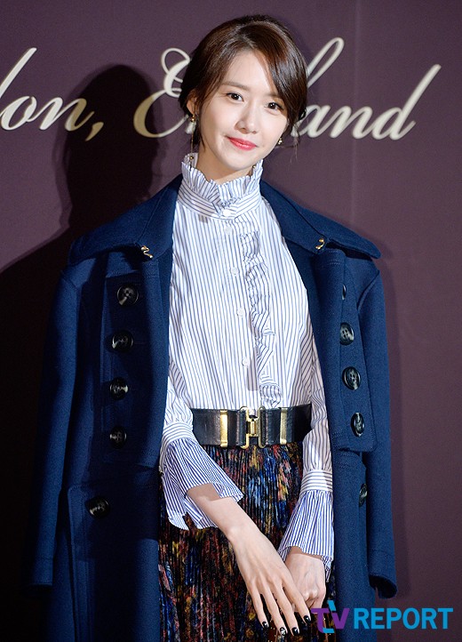 [PIC][29-11-2016]YoonA tham dự sự kiện "160th Anniversary BURBERRY 'THE TALE OF THOMAS BURBERRY'" tại Seoul Flagship Store vào tối nay 20161129202638867jigl