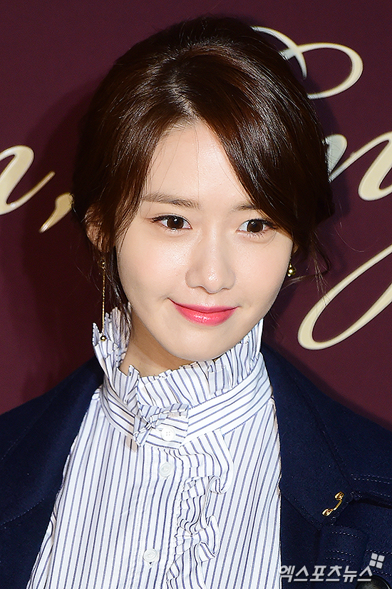 [PIC][29-11-2016]YoonA tham dự sự kiện "160th Anniversary BURBERRY 'THE TALE OF THOMAS BURBERRY'" tại Seoul Flagship Store vào tối nay 20161129202239950sweo