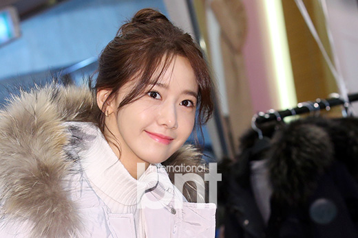 [PIC][02-12-2016]YoonA tham dự sự kiện Fansign "Love & Thanks Festival!" của thương hiệu H:CONNECT tại Gangnam Flagship Store vào chiều nay - Page 2 20161202162317000zzlm