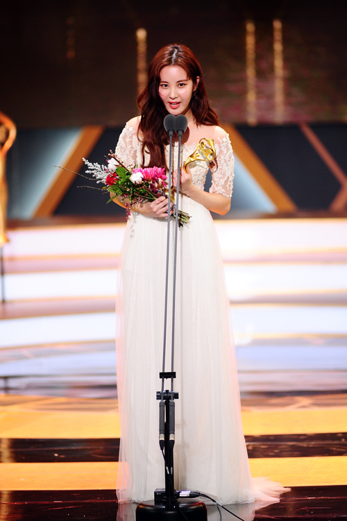 [PIC][31-12-2016]SeoHyun tham dự "SBS Drama Awards 2016" vào tối nay 20161231233304634jaql