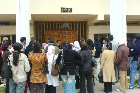 وزارة التربية الوطنية تستعد للزيادة في منحة الطلبة Moroccostudent_118534796