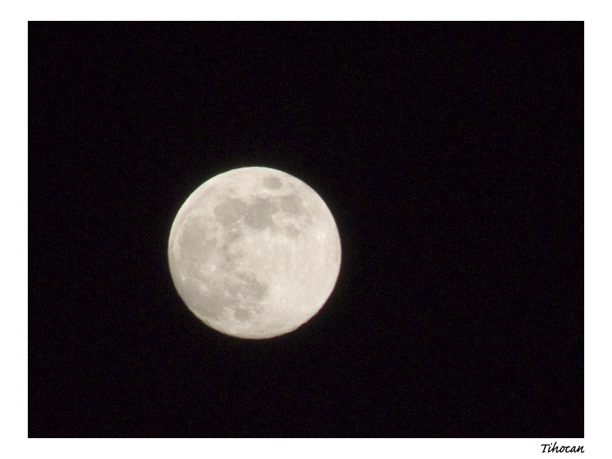 La lune dans les nuages ! P1010551