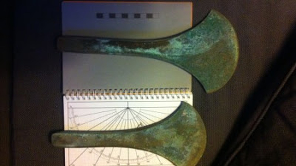 Giant Axes and Hammers Baffle the Experts 1280688_orig