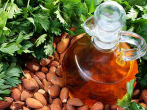 அழகை மேம்படுத்தும் பாதாம் எண்ணெய்!!! 02-almond-oil-300