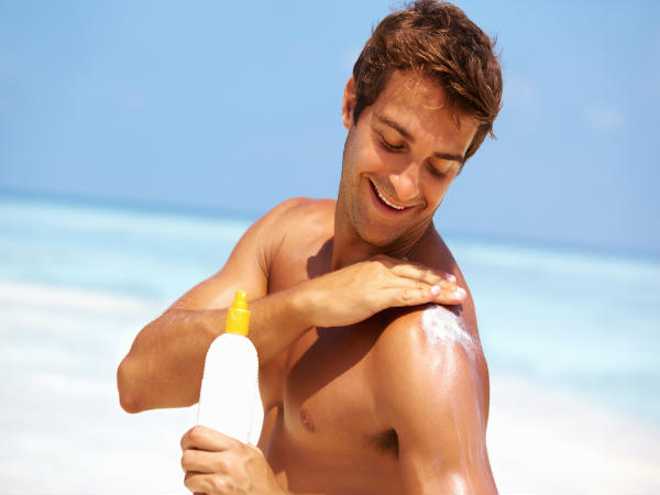 ஆண்களின் அழகைக் கெடுக்கும் 7 விஷயங்கள்!!! 06-1354783237-sunscreen