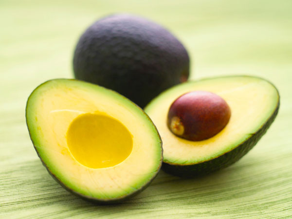 பொலிவான சருமம் வேண்டுமா? 20-1355984560-avocado-600