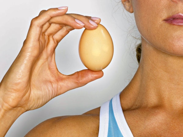 முட்டையைப் பற்றி தெரிந்து கொள்ள வேண்டியவை!!! 08-1360303173-egg-women