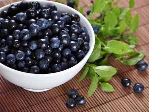 ஞாபக மறதியைத் தடுக்கும் சிறந்த உணவுகள்!!! 05-1373001398-3-blueberry